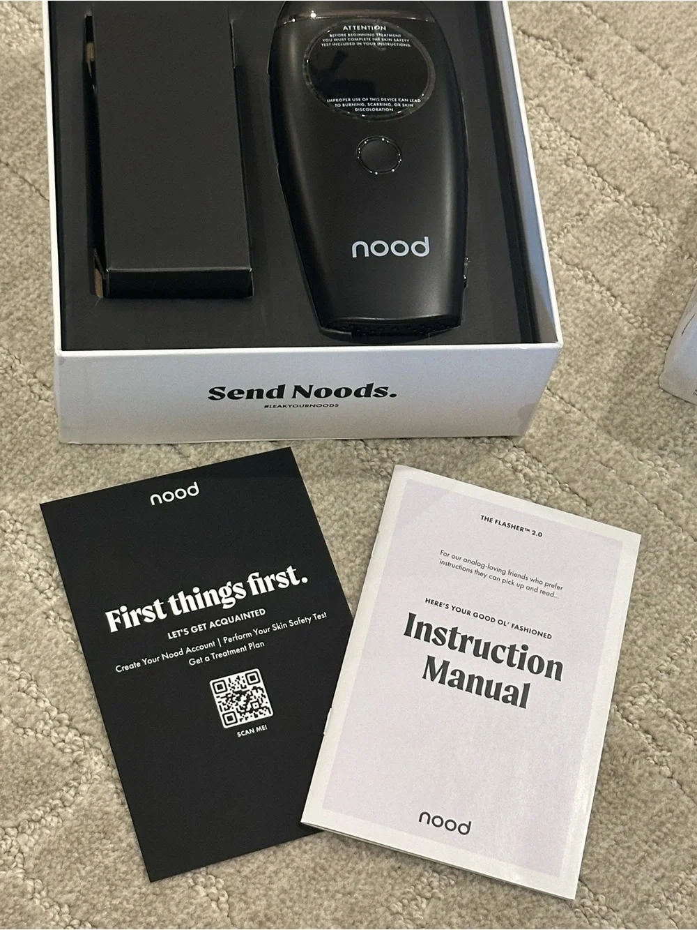 nood The Flasher 2.0 Women’s Skincare Device – Black
